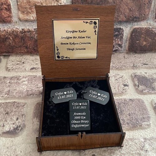 Kişiye Özel Ahşap Kutulu Çakmak ve 2li Künye Seti