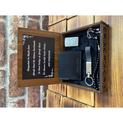 Kişiye Özel Şık Hediye Seti ( Çakmak-Tespih- Anahtarlık-Cüzdan)